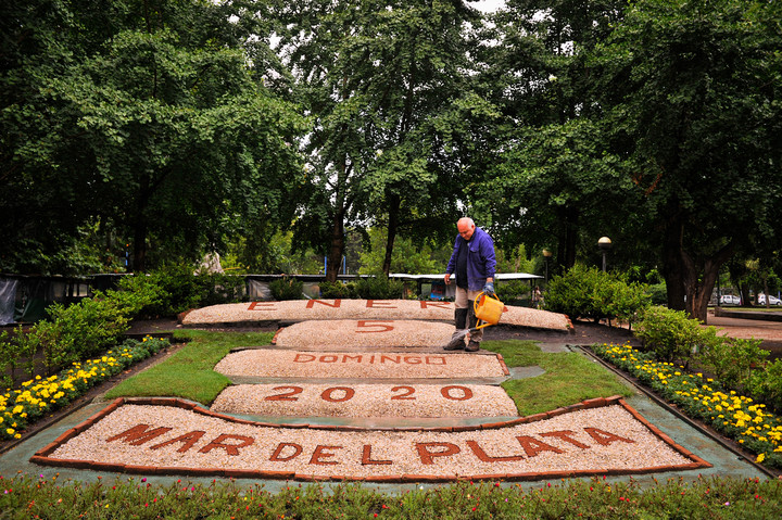 El calendario floral de la Plaza San Martín. Foto Maxi Failla / Archivo