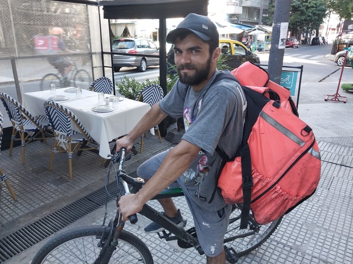 "No me afecta el calor, sigo enfocado en mis objetivos", dice Jonathan Lassaga (28).