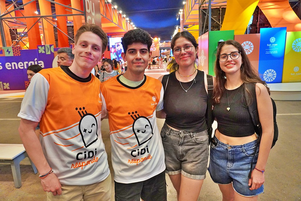 2024-11-02 ECONOMIA: Jóvenes y familias llenaron de color y alegría el stand de Economía en la FNS