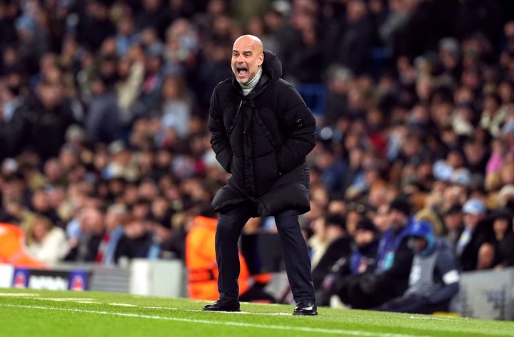 Guardiola vive los partidos intensamente.  Foto: AP
