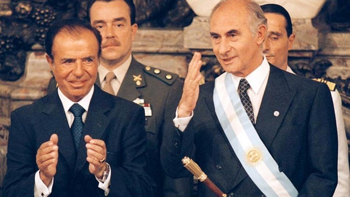 Fernando de la Rúa reemplazó a Carlos Menem en 1999 y renunció en 2001.