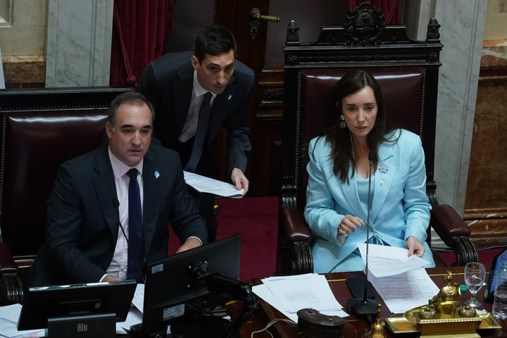 Victoria Villarruel preside la sesión en el Senado. Milei ya no estaba en el país. Foto Juano Tesone 