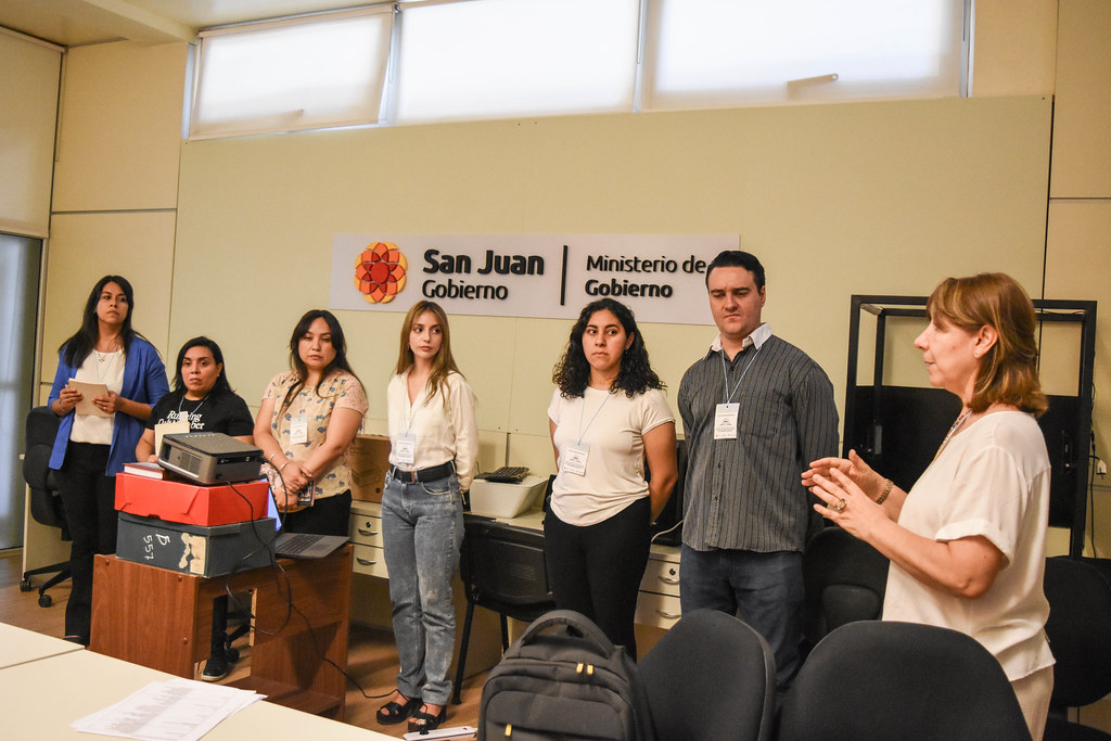 2024-12-11 GOBIERNO El Archivo de la Provincia colaboró con estudiantes de Bibliotecología en una base de datos de autores sanjuaninos