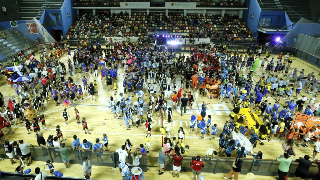 2024-12-12 DEPORTES - El Aldo Cantoni albergó al desfile de delegaciones del Mundialito de Bancaria (1)