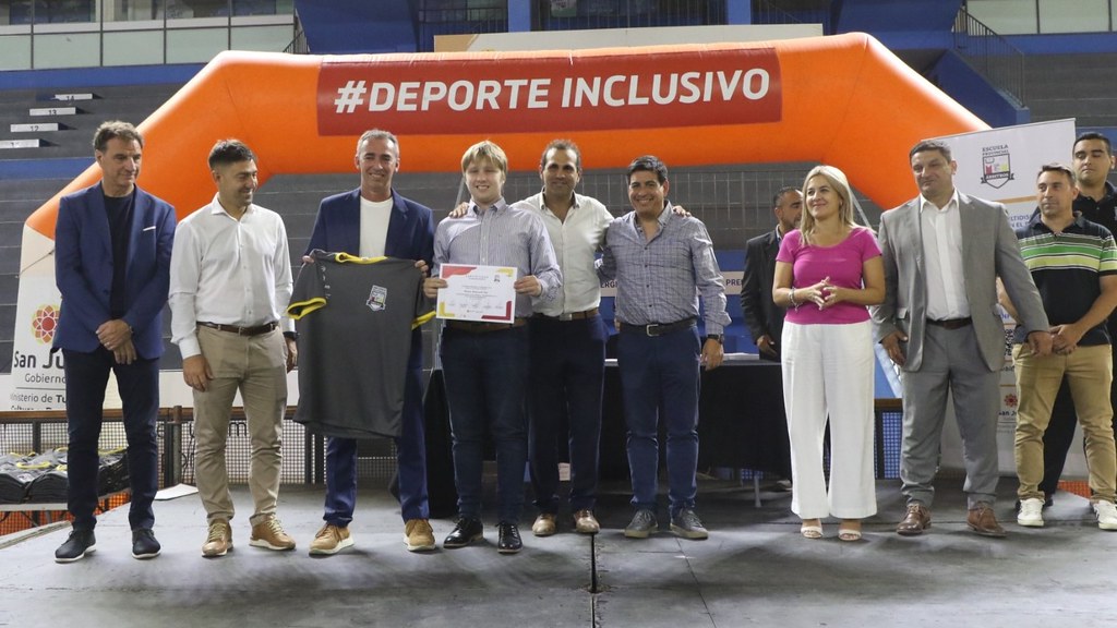 2024-12-20 DEPORTES - La Escuela Provincial de Árbitros entregó los diplomas a sus egresados en 2024 (5)