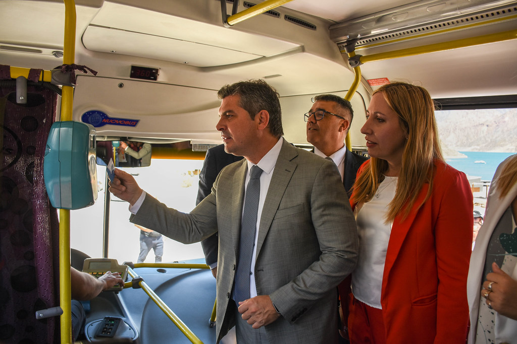 2024-12-27 GOBIERNO Así son los modernos colectivos de RedTulum presentados por el gobernador