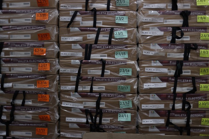 Bolsas electorales que serán usadas en las elecciones judiciales. Foto: EFE