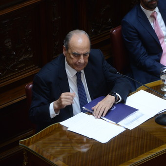 El Gobierno ahora evalúa postergar el llamado a Extraordinarias inquieto por el impacto político del caso Kueider