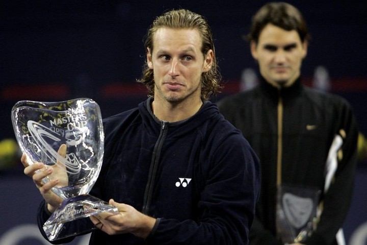 Nalbandian ganador y Federer detrás, en el Masters de 2005. (AP)