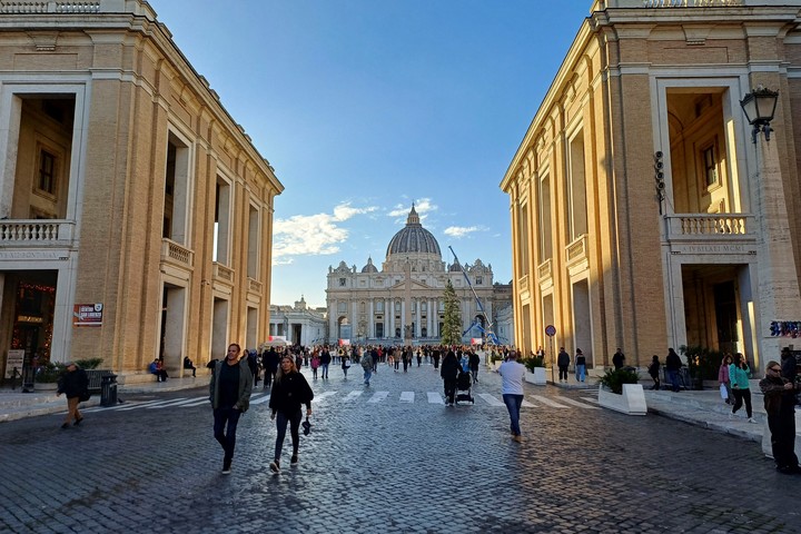 La Vía de la Conciliación, en dirección a la plaza y basílica de San Pedro. Foto: EFE