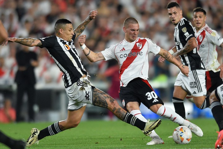 Franco Mastantuono, la joya de River de 17 años, llegará con más partidos en su espalda.  Foto: AP Photo/Gustavo Garello)