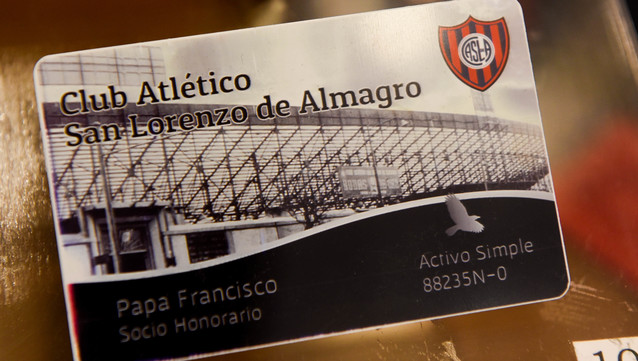 Carné de socio de San Lorenzo de Almagro perteneciente al Papa Francisco.