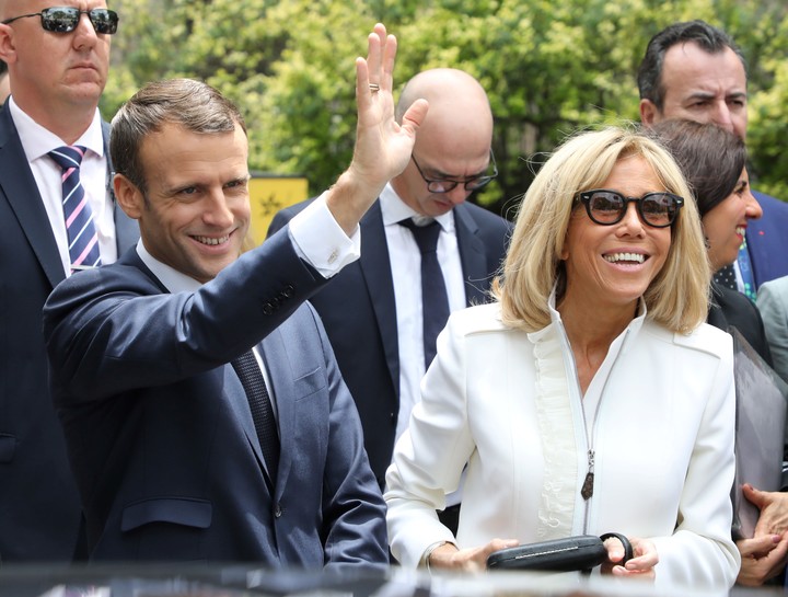 Macron y su esposa Briggitte han sido blanco de una campaña de noticias falsas. Foto: Ludovic Marin/ AFP