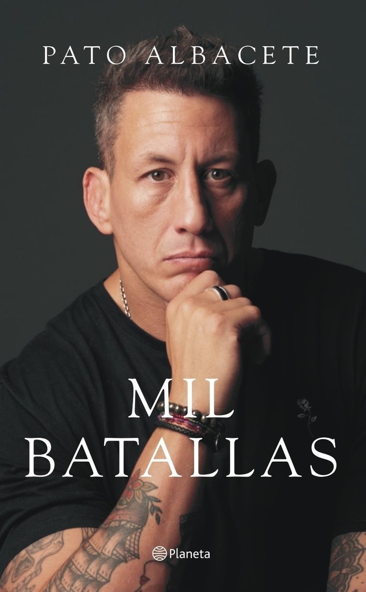 La portada del libro de Pato Albacete, Mil batallas.