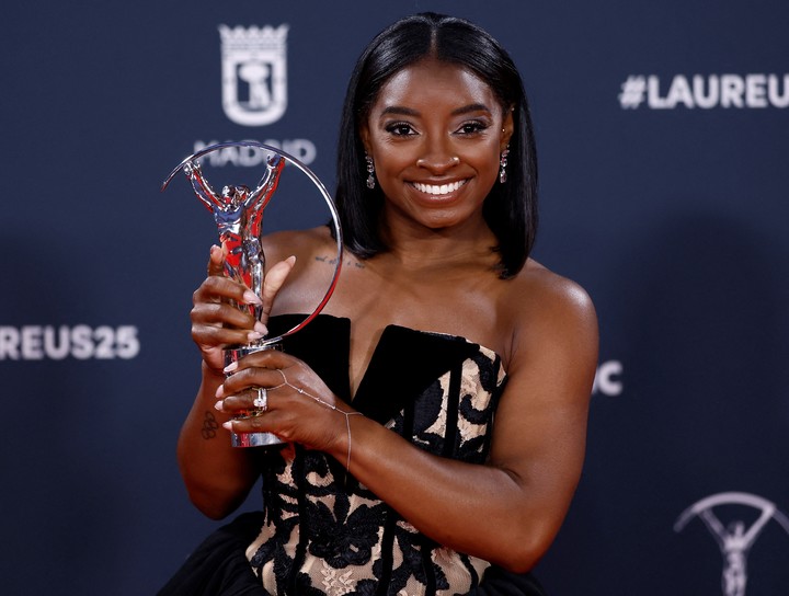 Biles recibió por cuarta vez el premio a mejor atleta del año. Foto REUTERS/Juan Medina