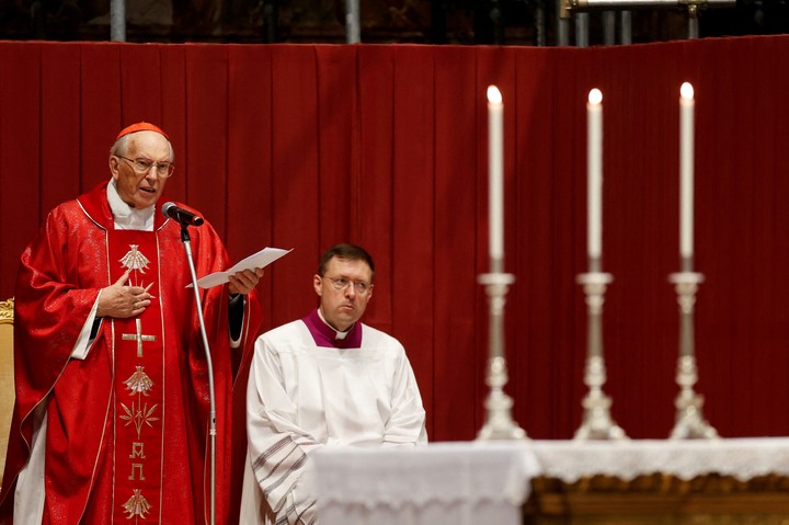 El cardenal italiano Giovanni Battista Re. Foto: Reuters
