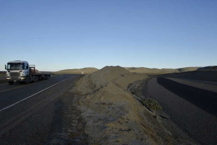 Obra abandonada de Ruta Nacional 3 en la Provincia Santa Cruz, por la empresa contratista CPC, de Cristóbal Lopez. Foto Emmanuel Fernandez.