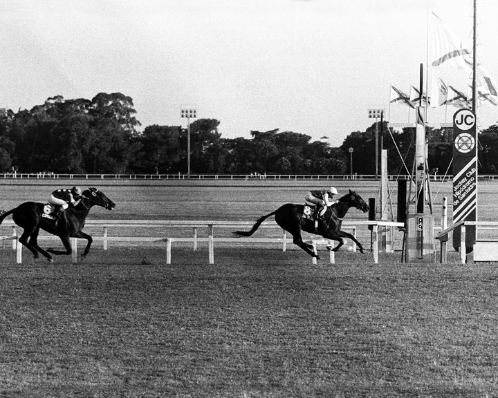 Jorge Valdivieso ganó su primer Pellegrini en 1981 con su caballo "I´m Glad".