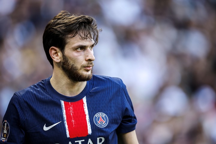 Khvicha Kvaratskhelia, de ser campeón con Napoli a buscar la consagración máxima en el PSG. Foto: EFE / EPA / YOAN VALAT.
