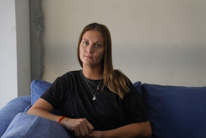 Sofía Arozamena, la esposa de Tissera con Clarín. FOTO: GUILLERMO RODRIGUEZ ADAMI 