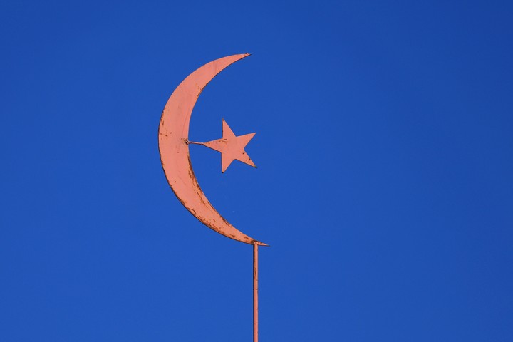 La media luna de la mezquita Khadidja. Foto: Reuters