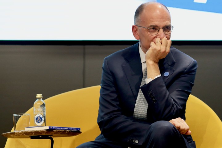 Durante la presentación de su libro en la Universidad IE, Enrico Letta insistió en la necesidad de ampliar la seguridad europea más allá de las armas y la defensa. Foto: Cézaro De Luca
