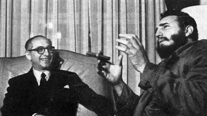 Fidel Castro en Argentina en 1959. La cercanía de Frondizi con el líder cubano generó tensión con los militares.