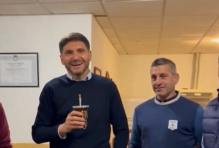 Pullaro, cuanto votó por la mañana en Hughes, su pueblo. 