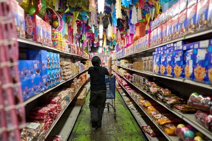 Un supermercado en Los Angeles: se teme un aumento de precios debido a los nuevos aranceles decretados por Trump. Foto: EFE