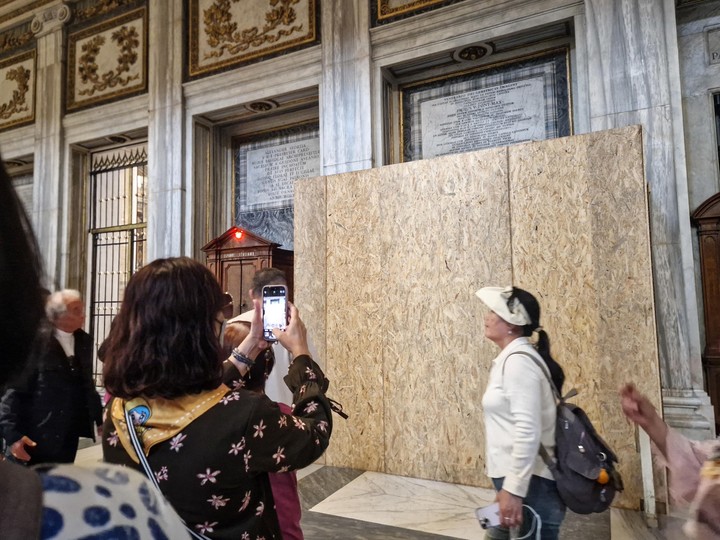 El sitio donde descansará el papa Francisco en Santa María la Mayor. Foto: EFE 