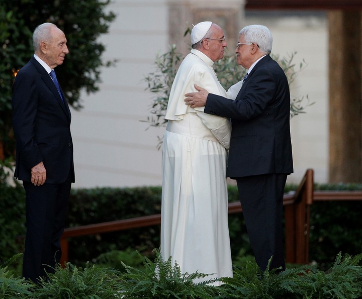 8 de junio de 2014. La foto del papa Francisco con el presidente palestino Mahmoud Abbas y el presidente israelí Shimon Peres. Foto AP.