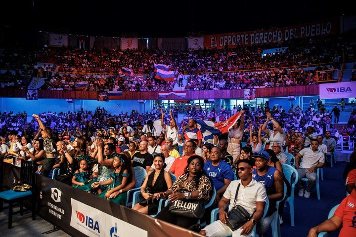 Una multitud se reunió en el Coliseo de la Ciudad Deportiva de La Habana el 27 de agosto de 2024, cuando se realizó allí la 24ª edición de la IBA Champions’ Night. Foto: IBA.