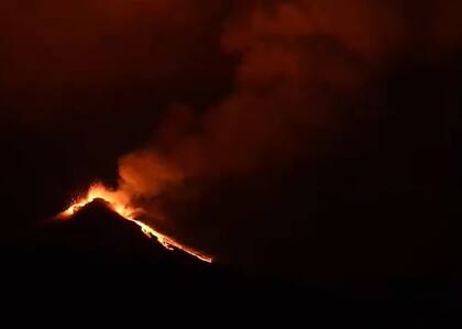 El Instituto Nacional de Geofísica y Vulcanología (INGV) precisó que la erupción del Etna no afectó la actividad aérea en el aeropuerto de Catania, en Sicilia, al sur de Italia (Captura de LN+)