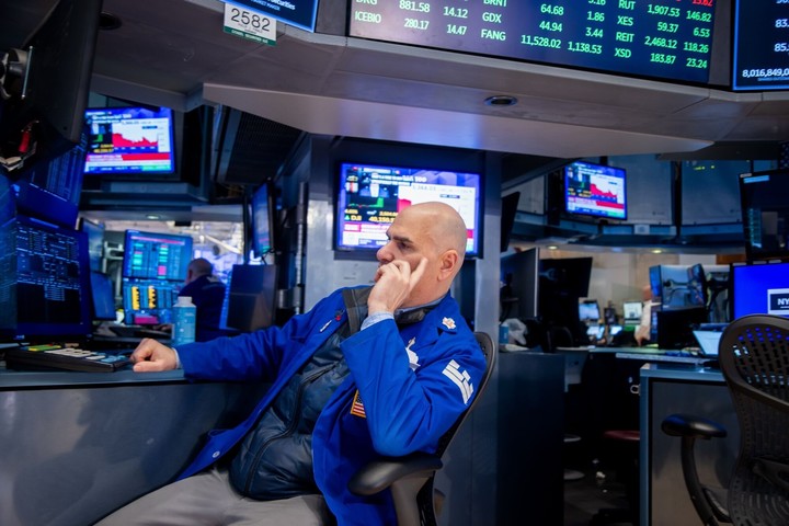 El anuncio de los nuevos aranceles de Estados Unidos a los productos importados generó pánico y un remezón en los mercados mundiales. Foto: BLOOMBERG