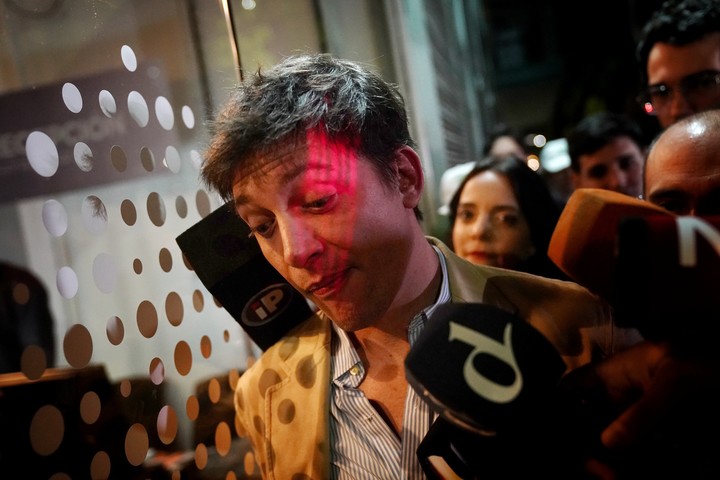 Santiago Caputo, ingresando al estudio de televisión. Foto: Emmanuel Fernández.
