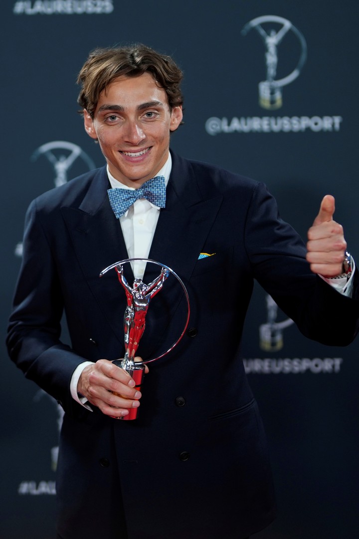 Duplantis es el segundo representante del atletismo en ganar como Mejor Atleta Masculino del Año. Foto AP Photo/Manu Fernandez)
