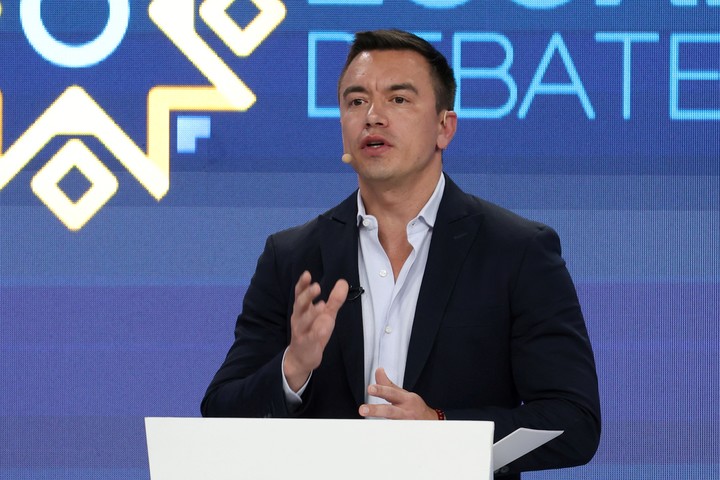 Daniel Noboa, en el último debate con Luisa González. Foto Reuters