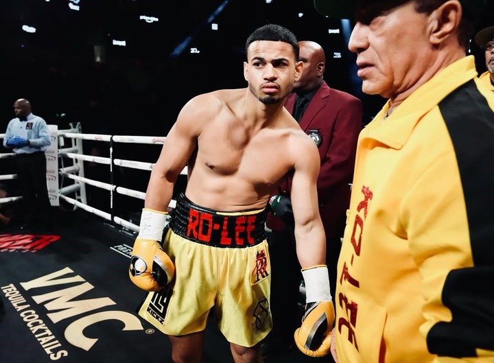 Rolando Romero fue campeón superligero e interino ligero de la AMB. Foto: Instagram @rolliesss.