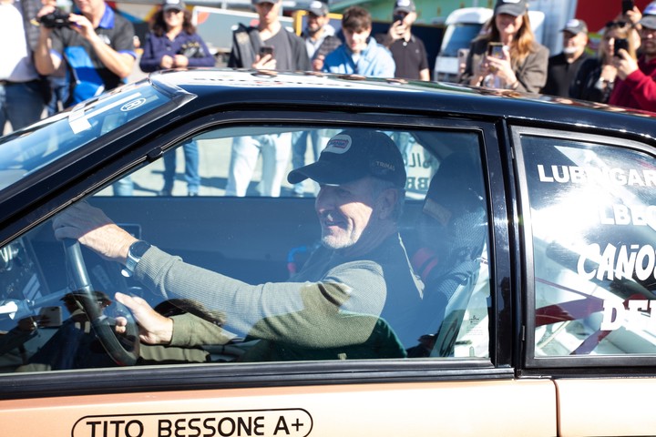 Tito Bessone, pura felicidad al mostrar la restaurada Coupé Fuego, a 40 años del primer triunfo en el TC2000.