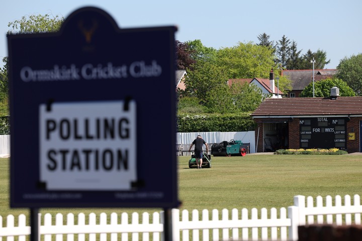 Día de sol en Gran Bretaña para votar. Foto: EFE 
