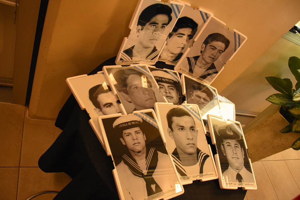 2025-06-11 GOBIERNO: entrega de cuadros a familiares Malvinas.