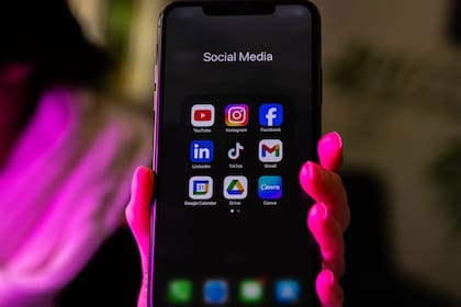 Las redes sociales, los juegos y plataformas de streaming son los programas que más consumen