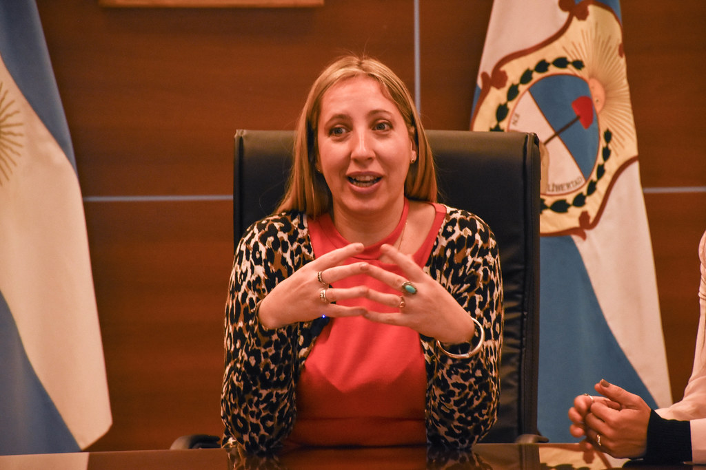 2025-08-13 GOBIERNO Estudiantes de Shanghái participaron de una visita institucional en el Ministerio de Gobierno