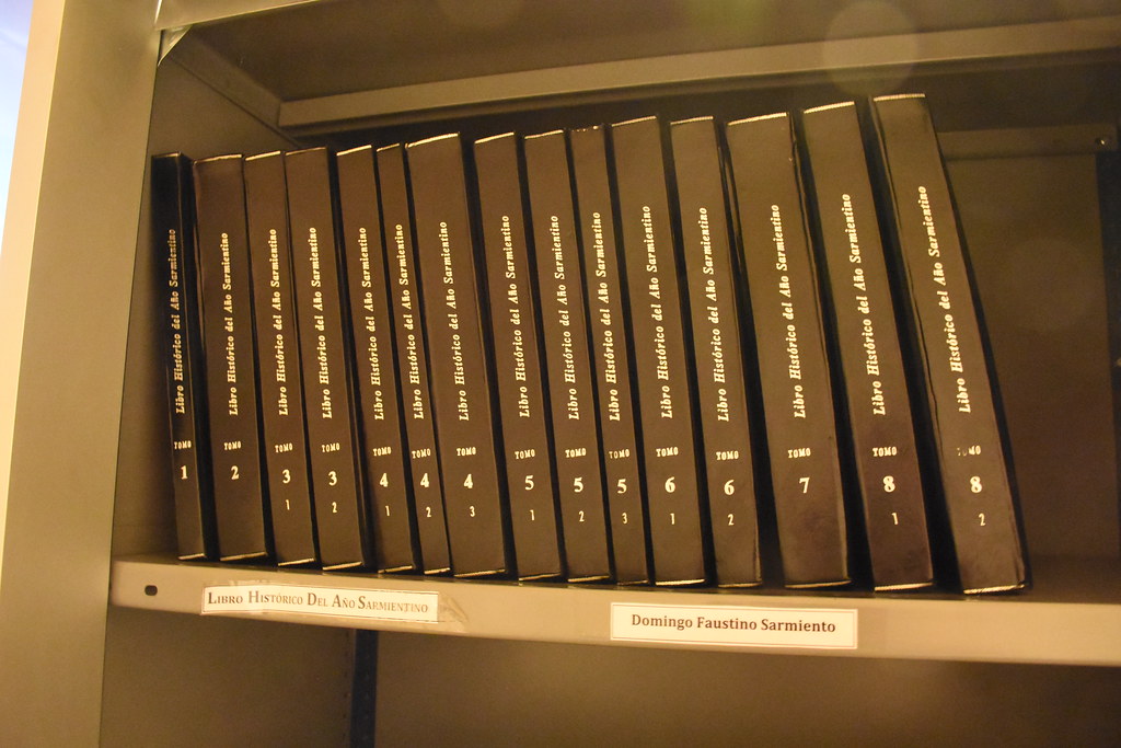2025-09-10 GOBIERNO: Libro año sarmientino