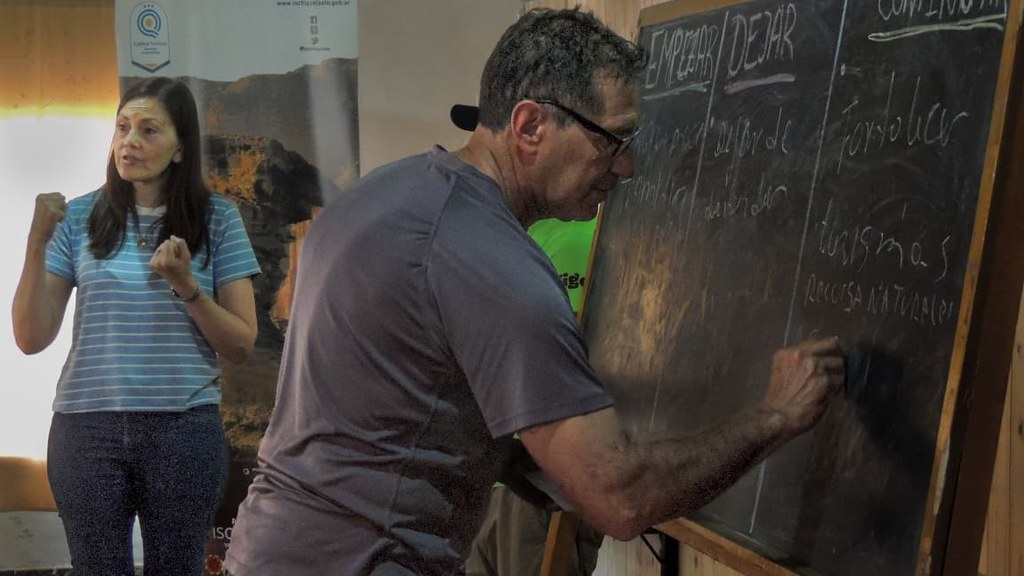 2025-10-07 TURISMO, CULTURA Y DEPORTE: Vallistos se capacitaron como informantes de sitio turístico