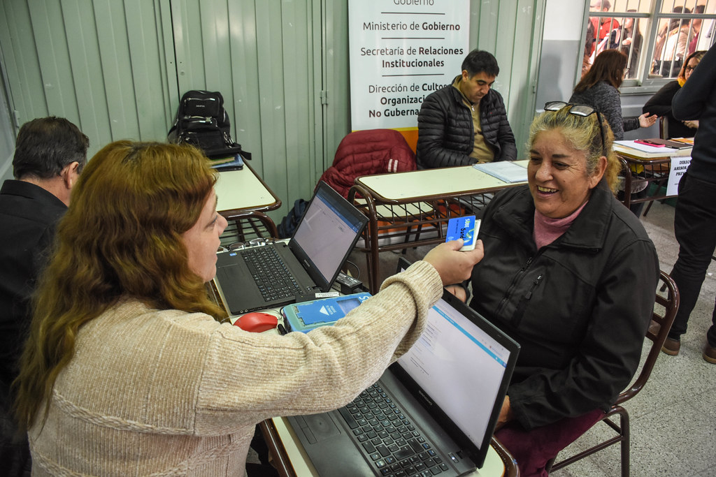 2025-10-29 GOBIERNO Más de 180 vecinos realizaron trámites durante el operativo interministerial en Ullum