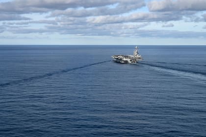 El USS Gerald R. Ford, el portaaviones más grande del mundo, visto en el mar del Norte durante un ejercicio de la OTAN, el 24 de septiembre de 2025