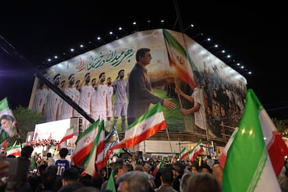 Varias personas se congregaron en Teherán el 13 de mayo de 2026 para asistir a la ceremonia de despedida de la selección nacional de fútbol de Irán, antes de su partida hacia la Copa Mundial de la FIFA 2026